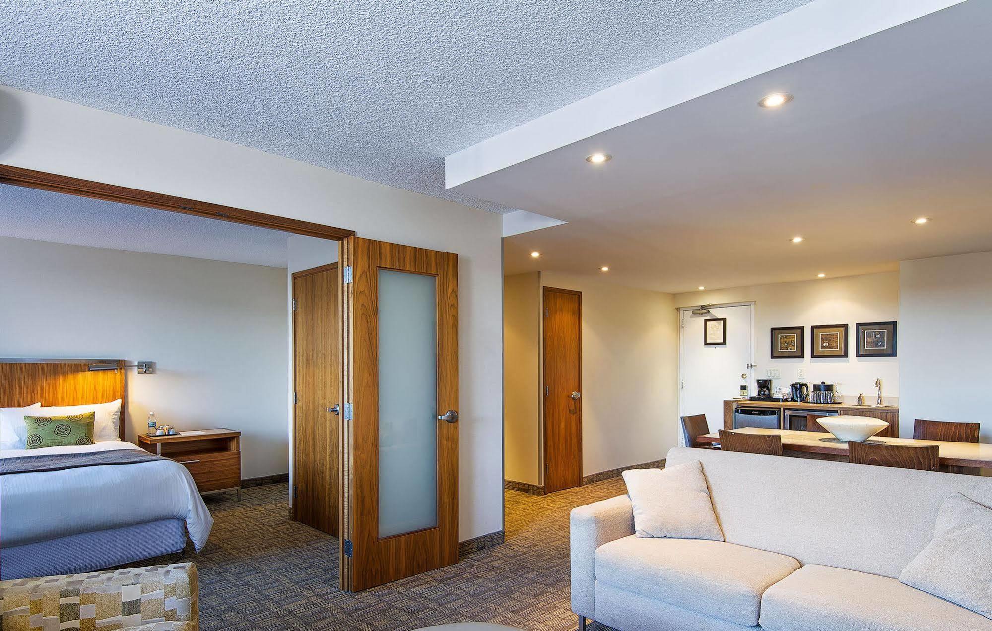 International 3* Calgary